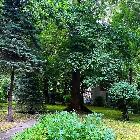 Apartment With Garden In Old Town *